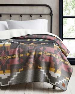 ALTERNATE VIEW OF FOUR CORNERS SHERPA THROW IN BLACK MULTI image number 4