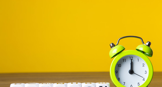 The word pension accompanied by an alarm clock