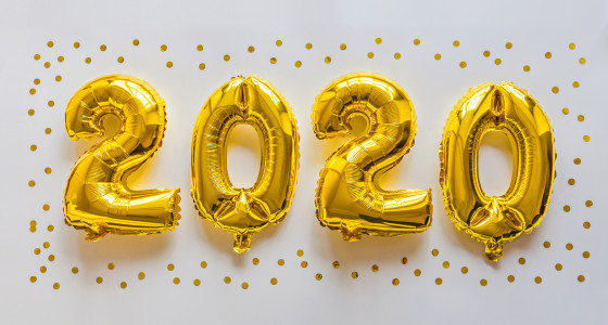 Gold helium balloons spelling out the year 2020