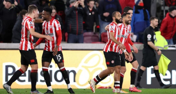 Brentford football team playing