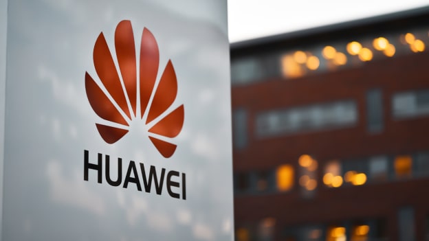 Huawei to extend $286 Mn bonus to employees who will help in lifting the US ban