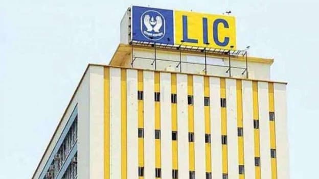 Siddhartha Mohanty takes charge as LIC MD