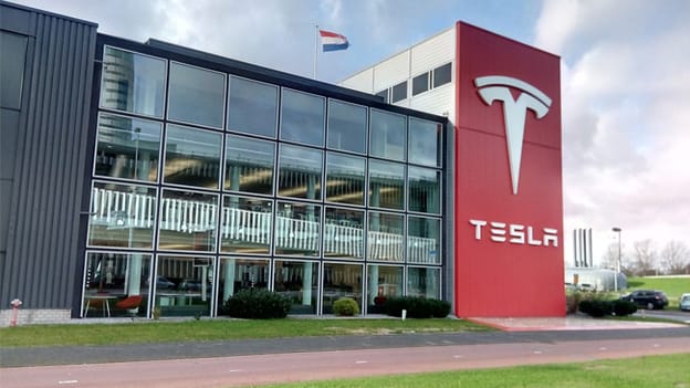 Tesla to compensate worker US$137m over racist treatment