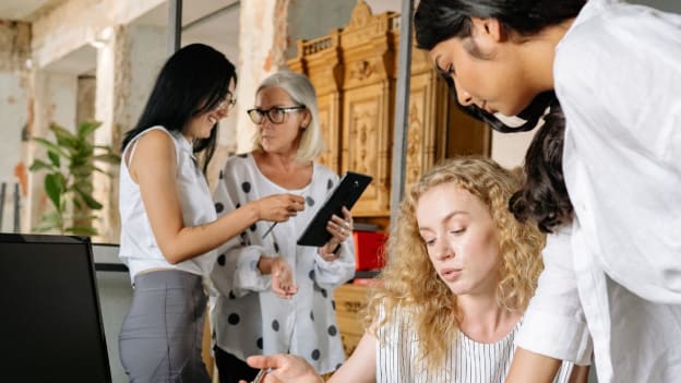 Gender pay gap costing Australian firms $1B weekly Gender pay gap costing Australian firms $1B weekly