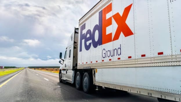 FedEx to cull up over 10% of management jobs