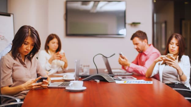 From overwhelmed to organised: Managing priorities in a distracted world From overwhelmed to organised: Managing priorities in a distracted world