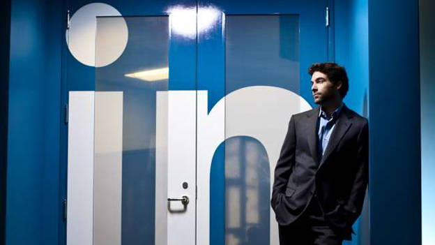 LinkedIn CEO forgoes $14 million stock bonus, gives it to staff