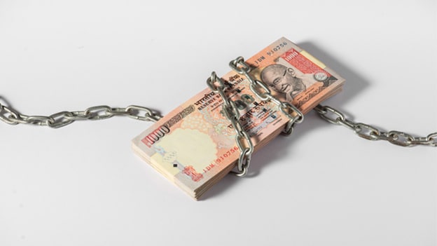 What are companies doing to fight demonetization crisis? What are companies doing to fight demonetization crisis?