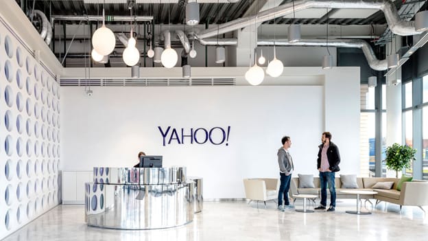 Yahoo to pay double to its new male CEO