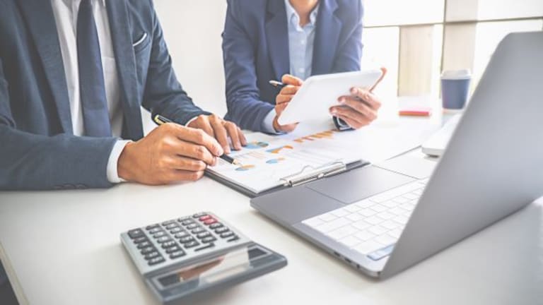 Why good professionals derail: Common pitfalls on the leadership track