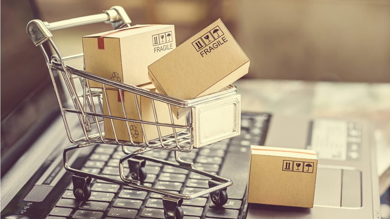 Article Flipkart, Amazon gear up with jobs for festive