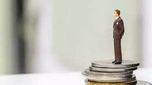 Average Australian worker went backwards by $800 in 2021, says ACTU