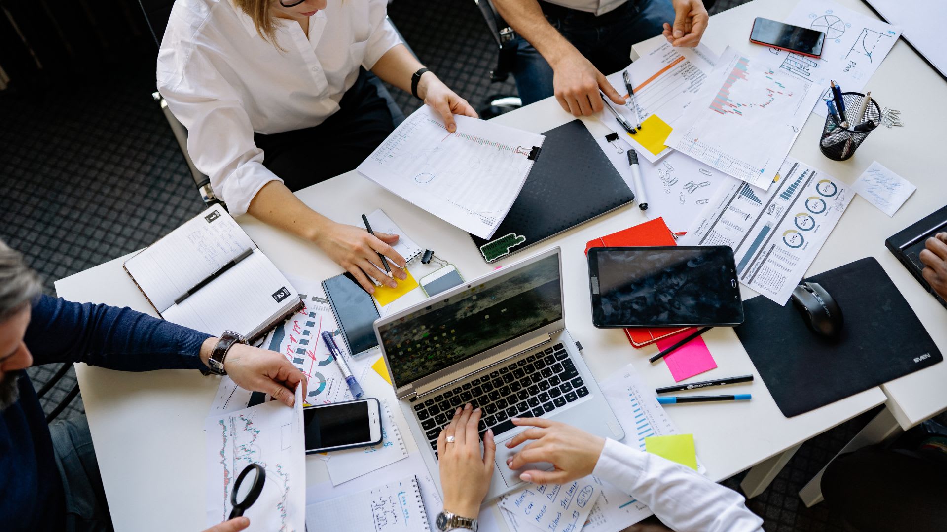 Article: Leading HR in the 'Age of Uncertainty': LinkedIn's latest research sheds light on critical HR strategies — People Matters Article: Leading HR in the 'Age of Uncertainty': LinkedIn's latest research sheds light on critical HR strategies — People Matters