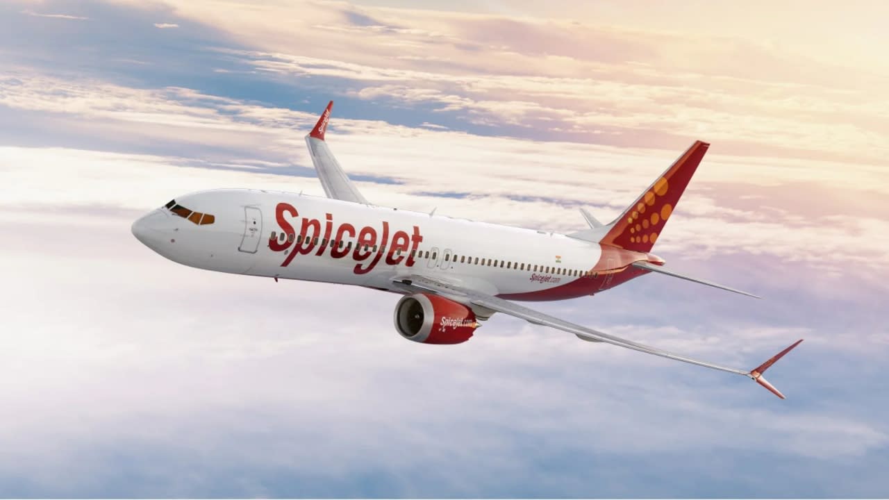 News SpiceJet marks 18th anniversary with salary hike for pilots