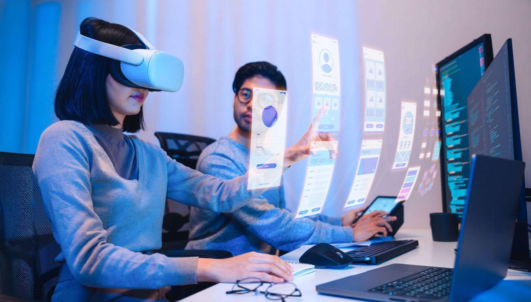 Staff Using Technology Top business tech that's revolutionising staff training & onboarding ...