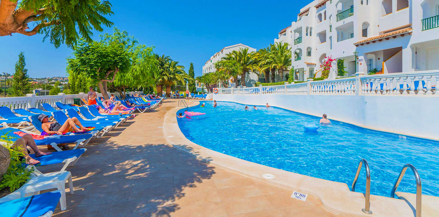 Aparthotel Holiday Center 3*