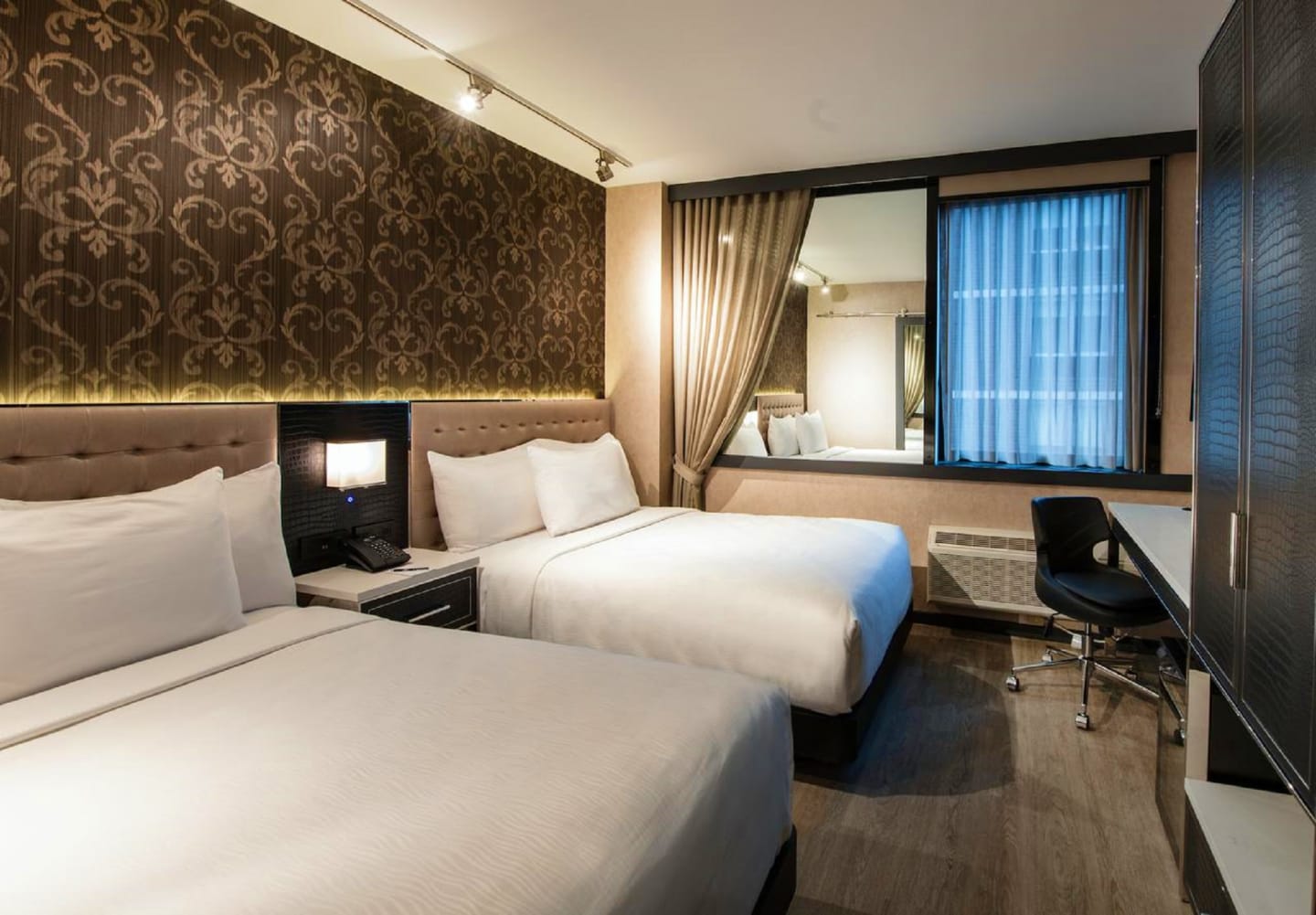 Aliz Hotel Times Square 4*