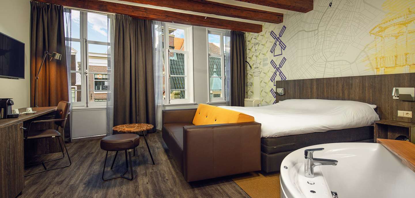 Inntel Hotels Amsterdam Centre 4*