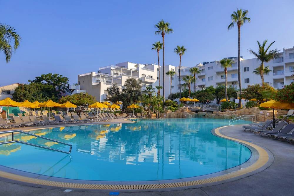 Mayfair Gardens 3*