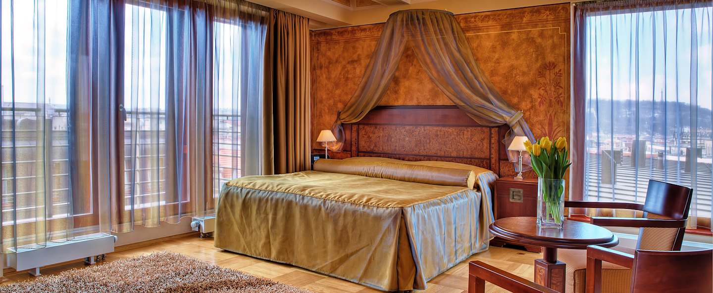 Hotel Majestic Plaza 4*