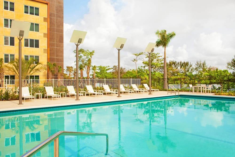 Element Miami International Airport 3*