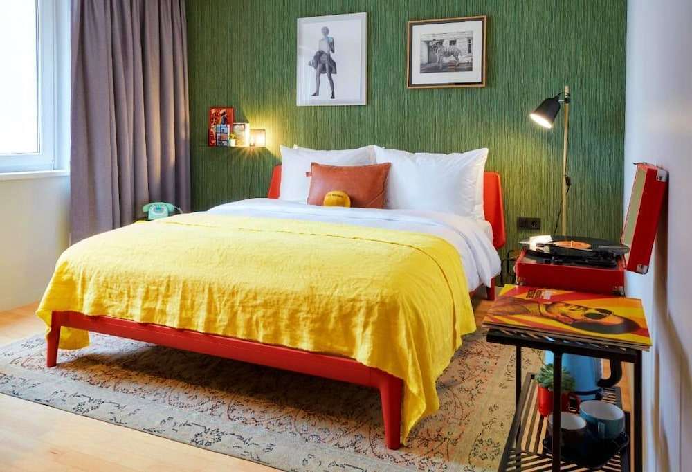 Max Brown 7th District Wien 4*