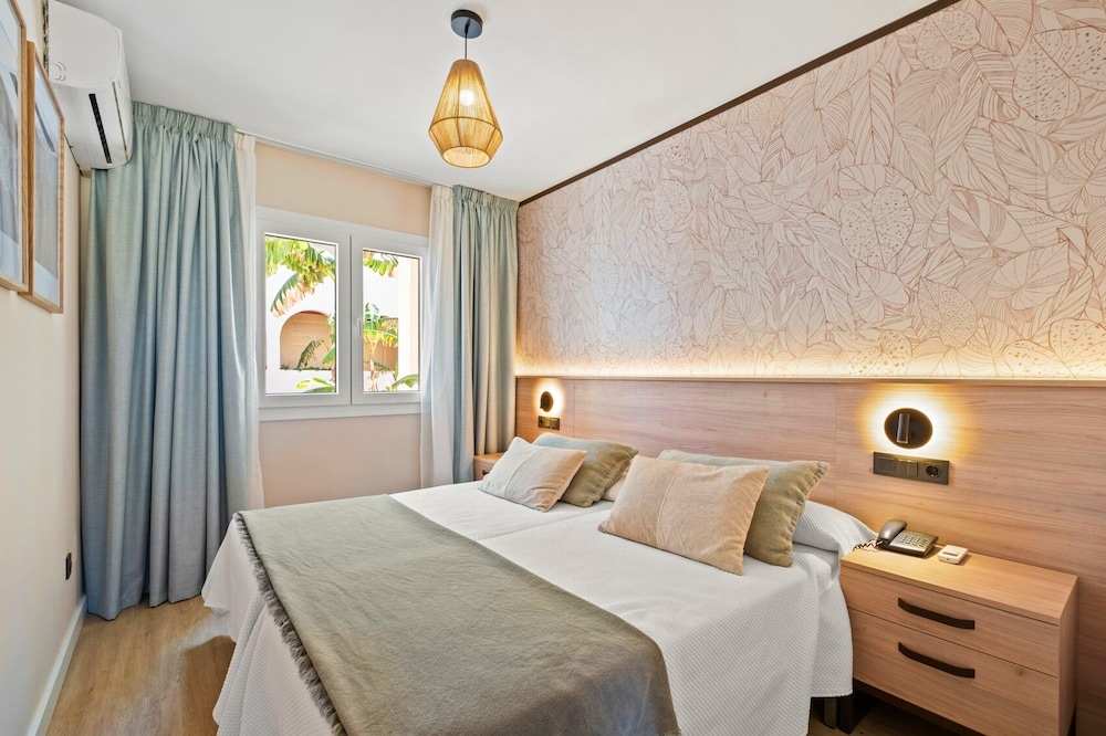 Hotel Puente Real 4*