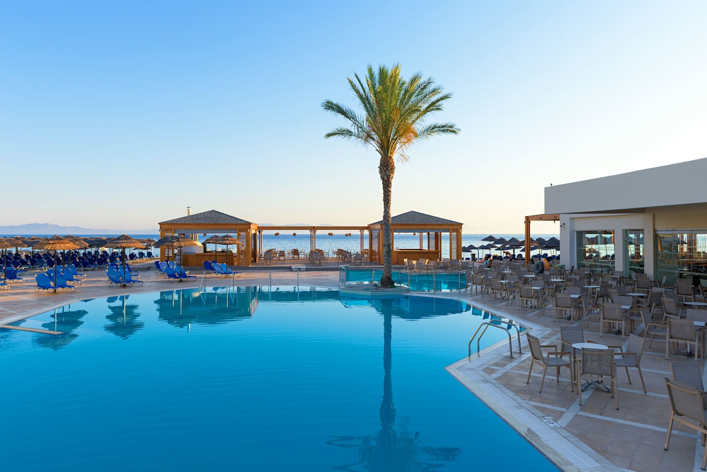 Avra Beach Resort Hotel & Bungalows 4*
