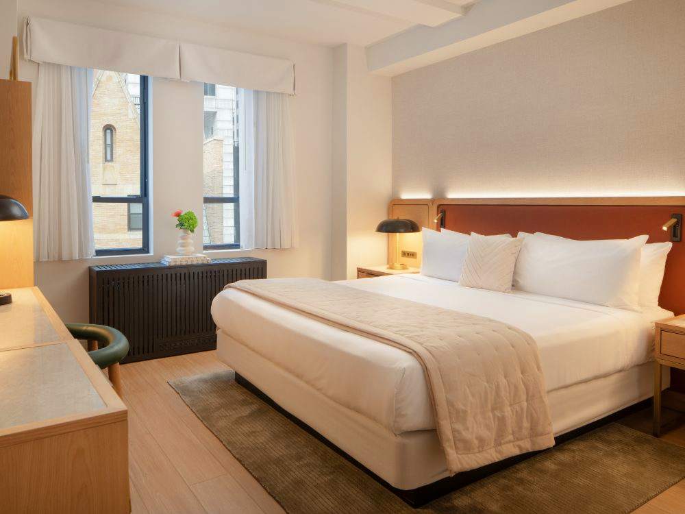 Aura Hotel Times Square 4*