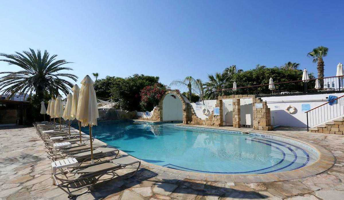 Dionysos Central 3*
