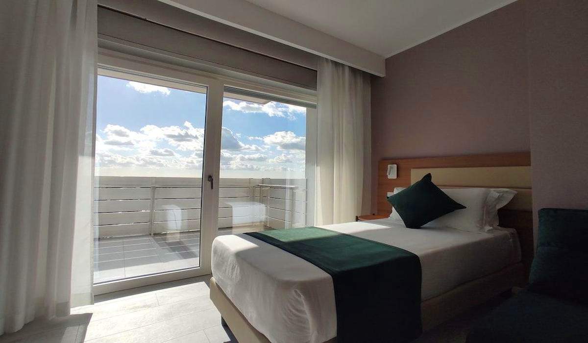 Massimi City Garden Hotel 4*