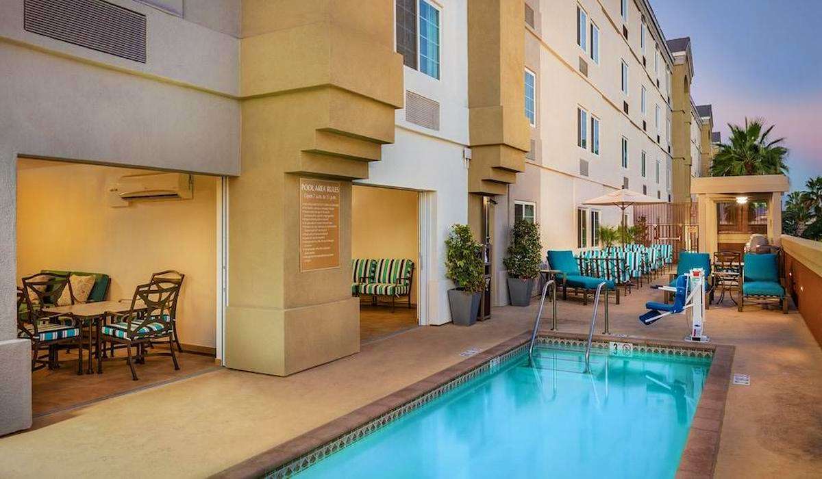 Candlewood Suites Anaheim - Resort Area 3*