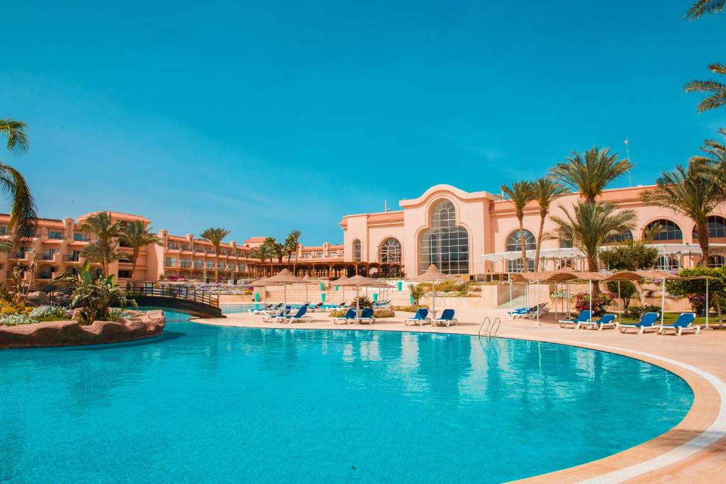 Pyramisa Beach Resort Sahl Hasheesh 5*