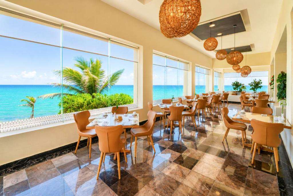 Hôtel The Pyramid Cancun by Oasis 5*