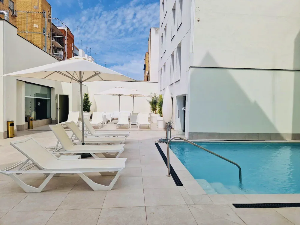Hotel Virgen De Los Reyes 4*