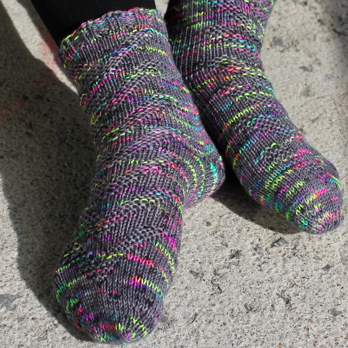 The Periwinkle Dragon: Dizzy Diamonds Socks