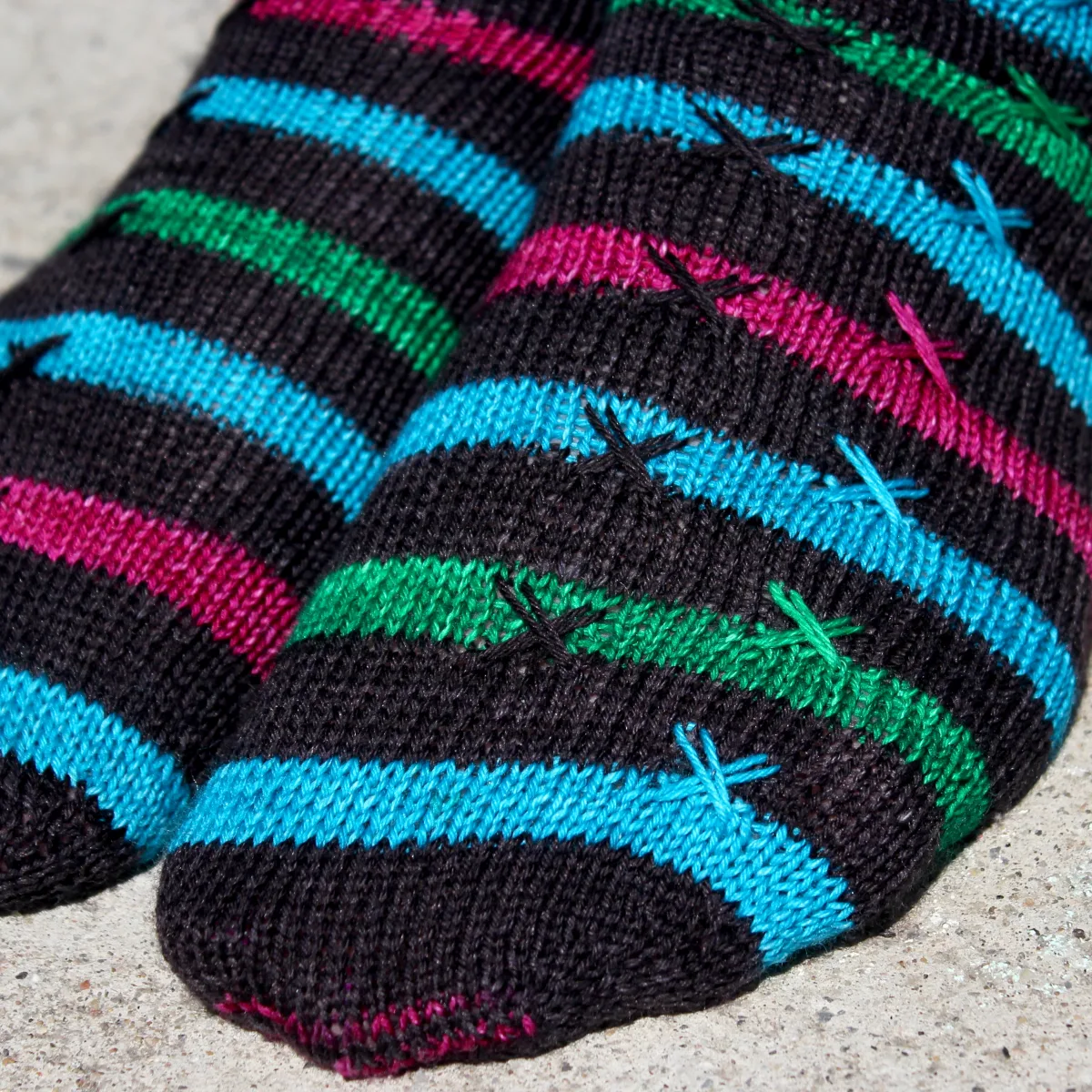 The Periwinkle Dragon: Dizzy Diamonds Socks