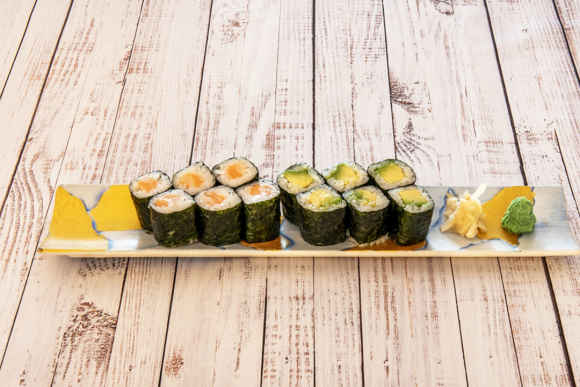 2 Sushi Rolls 2 Sushi Rolls