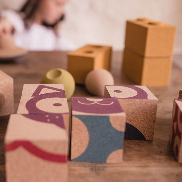 Elou kirakóval való játék