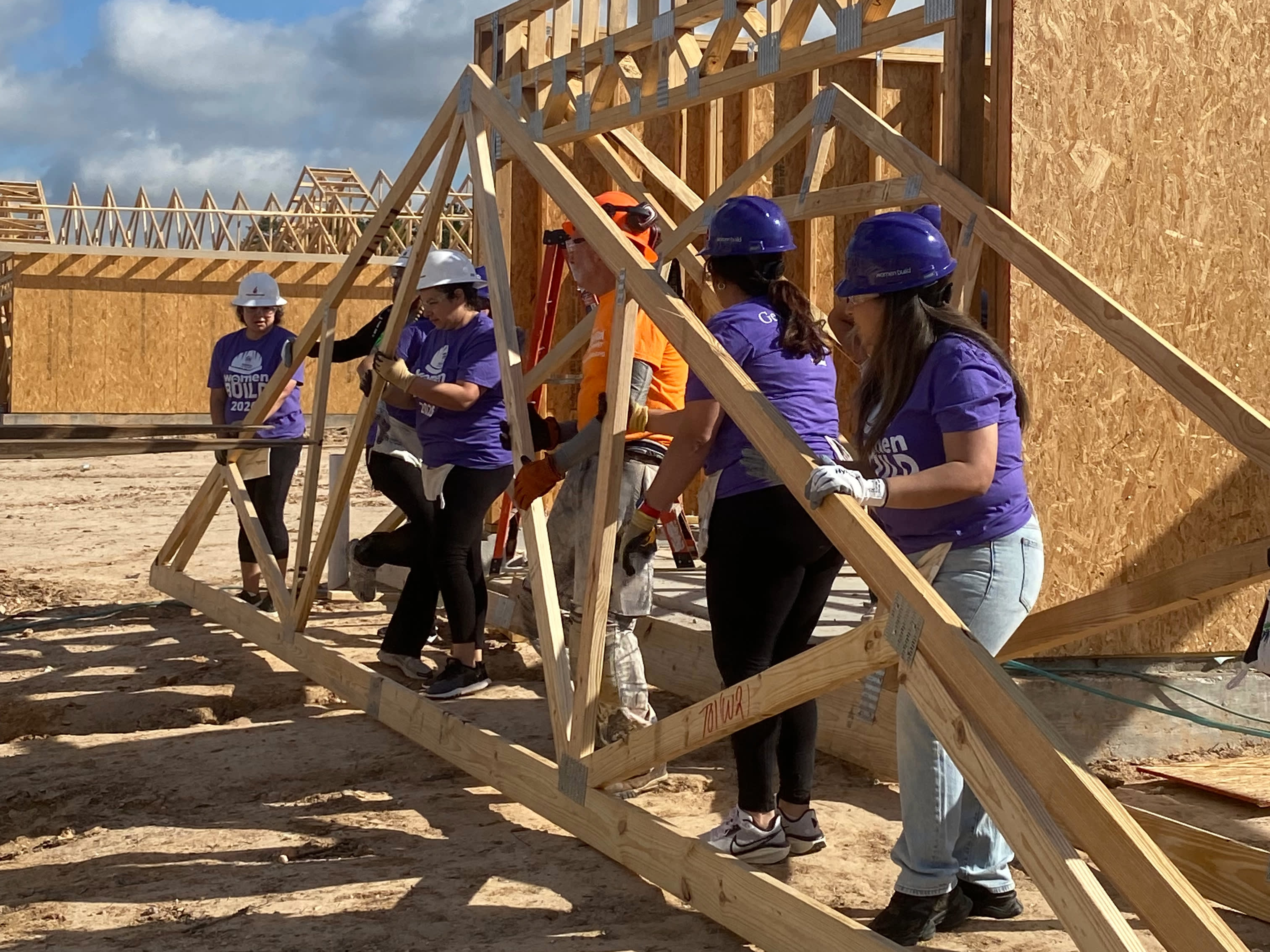 Perry Homes and Executive Title Agency Teams Join Together to Give Back at Habitat for Humanity’s Women Build Event