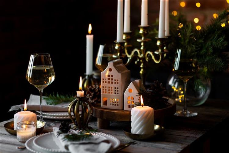 Transform Your Home During the Holidays: 6 Decoration Ideas to Bring in the Joy