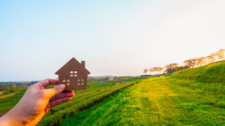 Benefits of Owning an Acreage Home: Tips for Buyers