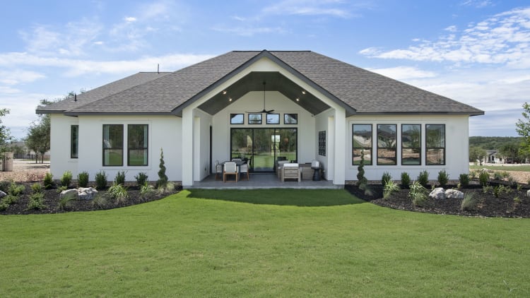 What Is an Estate Home? Understanding the Features, Scale, and Lifestyle