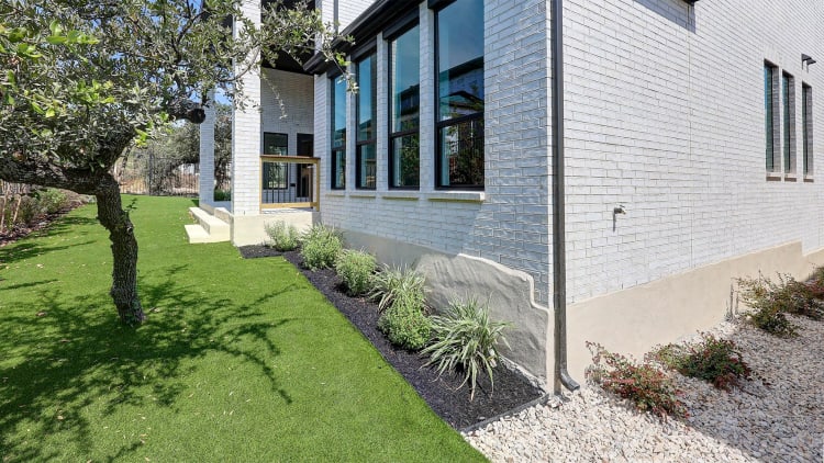 City Living vs. Country Living: Which Lifestyle Fits You?