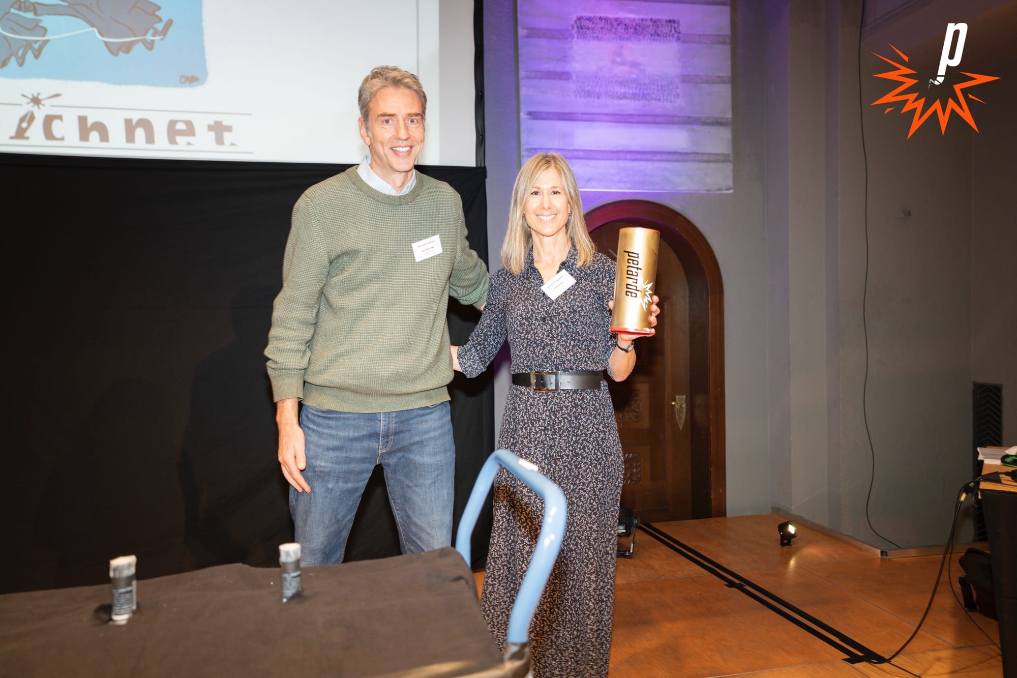 Tom Künzli von der Petarde mit Gewinnerin Caro Rutz