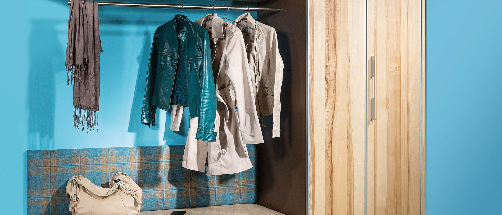 P.MAX Vorzimmer Falttürschrank.