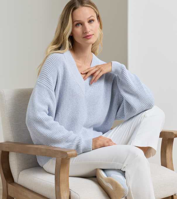 Nicolette V-Neck Sweater in BLUE BRISK