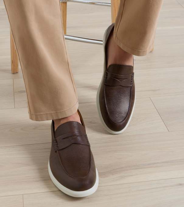 Excursionist Pebble Grain Penny Loafer in Chocolate