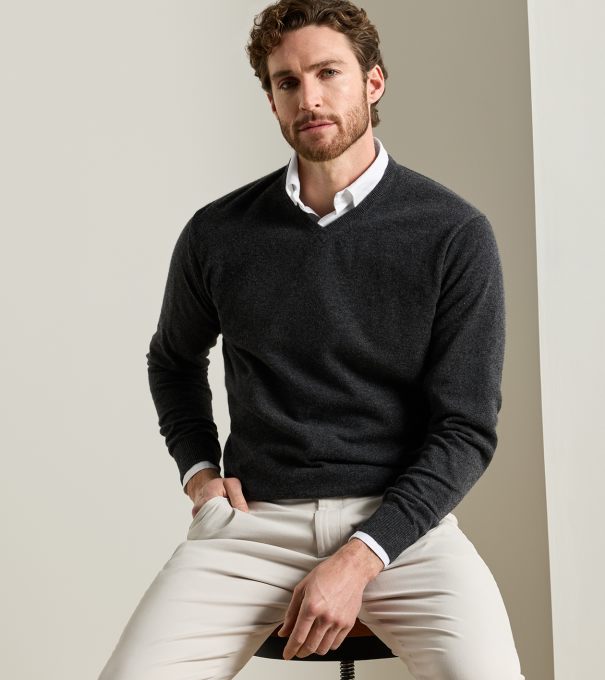 Crown Heritage Cashmere V-Neck Sweater in IRIDIUM