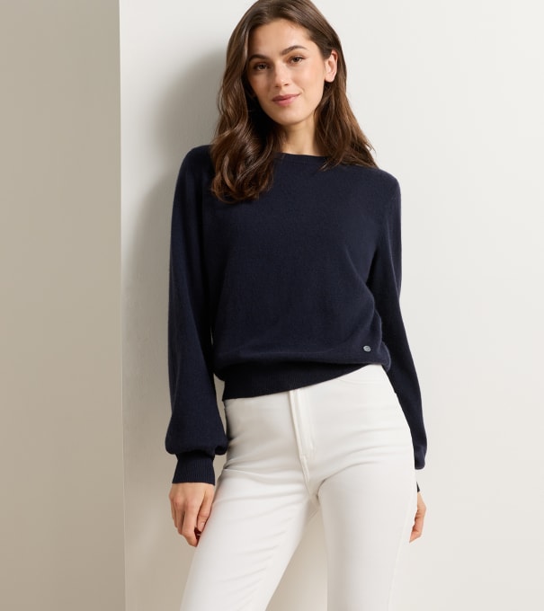 Heritage Cashmere Classic Fit Crewneck in Navy